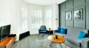 60 Manchester Road - Image 2