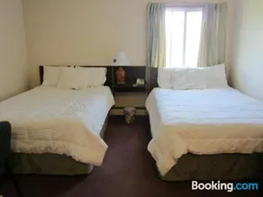 Airport Inn - Image 2