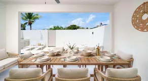 Walk to Beach, NEW LUX 4BD Villa & Pool! Near Holetown - Image 2