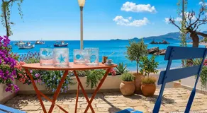Stylish Haraki Beachfront Suite with Patio - Image 3