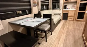 Luxury Lakeside Retreat - The Cozy Wondrous Weekendator - Image 4