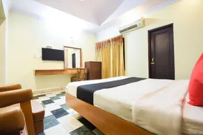 Capital O 10111 Hotel Roopa International - Image 5