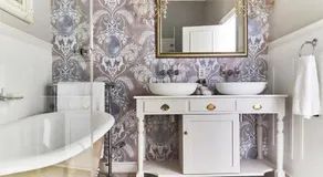 Parkes Manor - Image 2