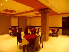 Hotel Amigos - Image 5