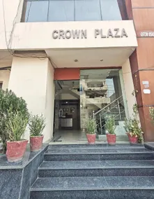 Hotel Crown Plaza - Image 4
