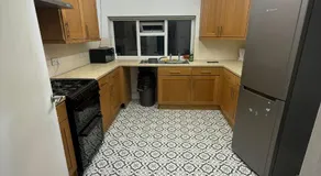 Spacious quadruple near city centre train station & Hospital - Image 3