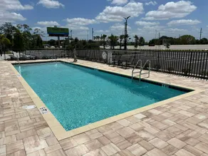 HomeTowne Studios by Red Roof Fort Myers - Image 2