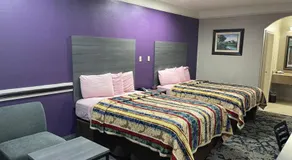 Scottish Inn and Suites Alvin - Image 2