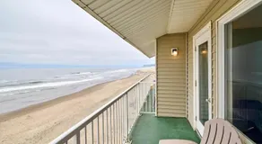 Top-Floor Deluxe Suite With Ocean View - Sleeps Six - Image 3