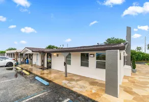 Super 8 by Wyndham Lantana West Palm Beach - Image 4