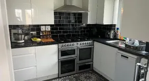 Hillcrest Bungalow - Image 3
