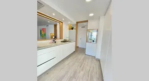Central Modern Apartment 3 bed 2 bath - Image 3