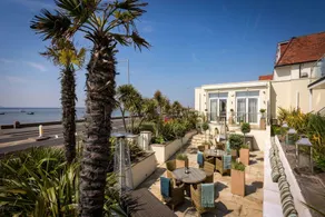 Roslin Beach Hotel - Image 5