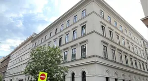 Luxe Studio in City Center with FREE Parking - Image 3