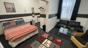 Manhattan Hotel - Image 2