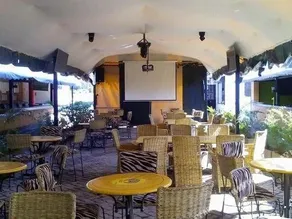 Dlux Hotel - Image 4