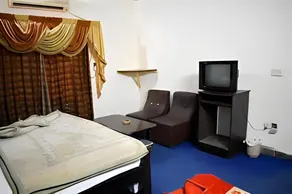 Lords Hotel Gujranwala - Image 4