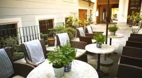 Hotel Metamorphis - Image 4