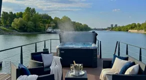 Prestige Yacht Resort Budapest - Image 3