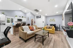 Two Dulles homes 1 price sleeps 16 w/EV parking - Image 3