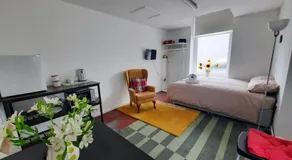 Chic Studio Near Cardiff Hub - Image 4