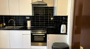 London Deluxe 6 Bedroom House - Image 4