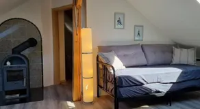 Frisch renovierte, gemütliche 1 ZKB Dachgeschosswohnung - Image 3