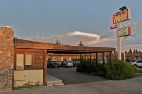 Three Bear Lodge - Image 3