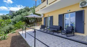 Kaminaki Seaview Apartments - Image 3