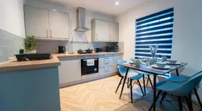Wigan Town Centre Apartment, Self Check-In, Fast WiFi, Long Stays - Image 2
