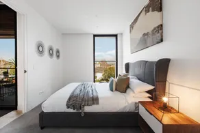 Chic 1-bed With a Sleek Balcony Near Shops - Image 2