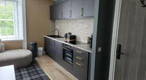 Lochview Apartment - Image 3