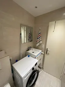 Studio à proximité immédiate des transports avec une terrasse - Image 5