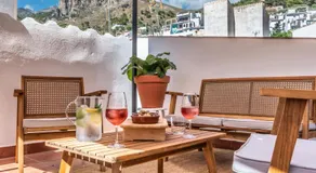 Encanto Guesthouse - Image 2