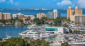 Beachtown Remote Worker Friendly-High Speed WiFi-Pets Welcome-Lido Beach-Opera-Symphony-Walk or Bike to Restaurants-10 Acre Park with Pickleball, Tennis, Basketball - Image 3