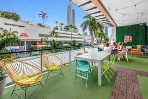 Tequila Sunrise Hostel Surfers Paradise - Image 5