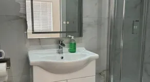 Room with en-suite facilities - Image 2