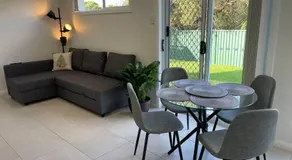 Cosy Sunlit Home Away from Home - Image 2