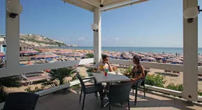 Bikini Hotel - Image 5