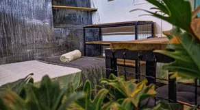 Urban Hostal Bar - Image 5