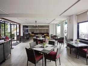 Kenari Tower Hotel - Image 4