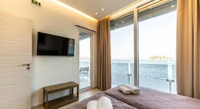 Mari Hotel & Maisonettes - Image 2