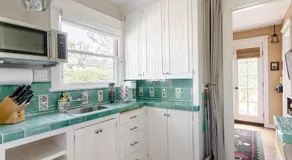 Casita Gundry- Boutique Hideaway, Quaint Historic Charm - Image 4