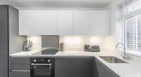 Ascot Racecourse Apartment - Free Parking - By Tempstay - Image 3