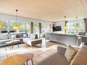 Holiday home for 22 guests - Image 3