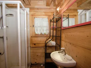 Quaint Chalet in Chamonix with Valley nearby - Image 2