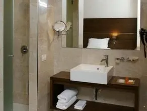 Sweet Hotel - Image 2