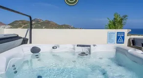 Luxury House with Ocean View - Image 5