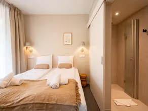 Wellness villa with outdoor spa - Image 3