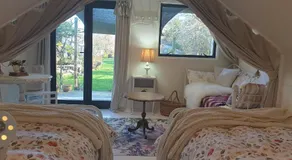 Cabins on Tudor bed & breakfast - Image 2